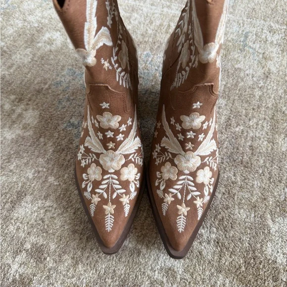 Oasis Society Brown Embroidered Western Ankle Boots - Picture 3 of 3